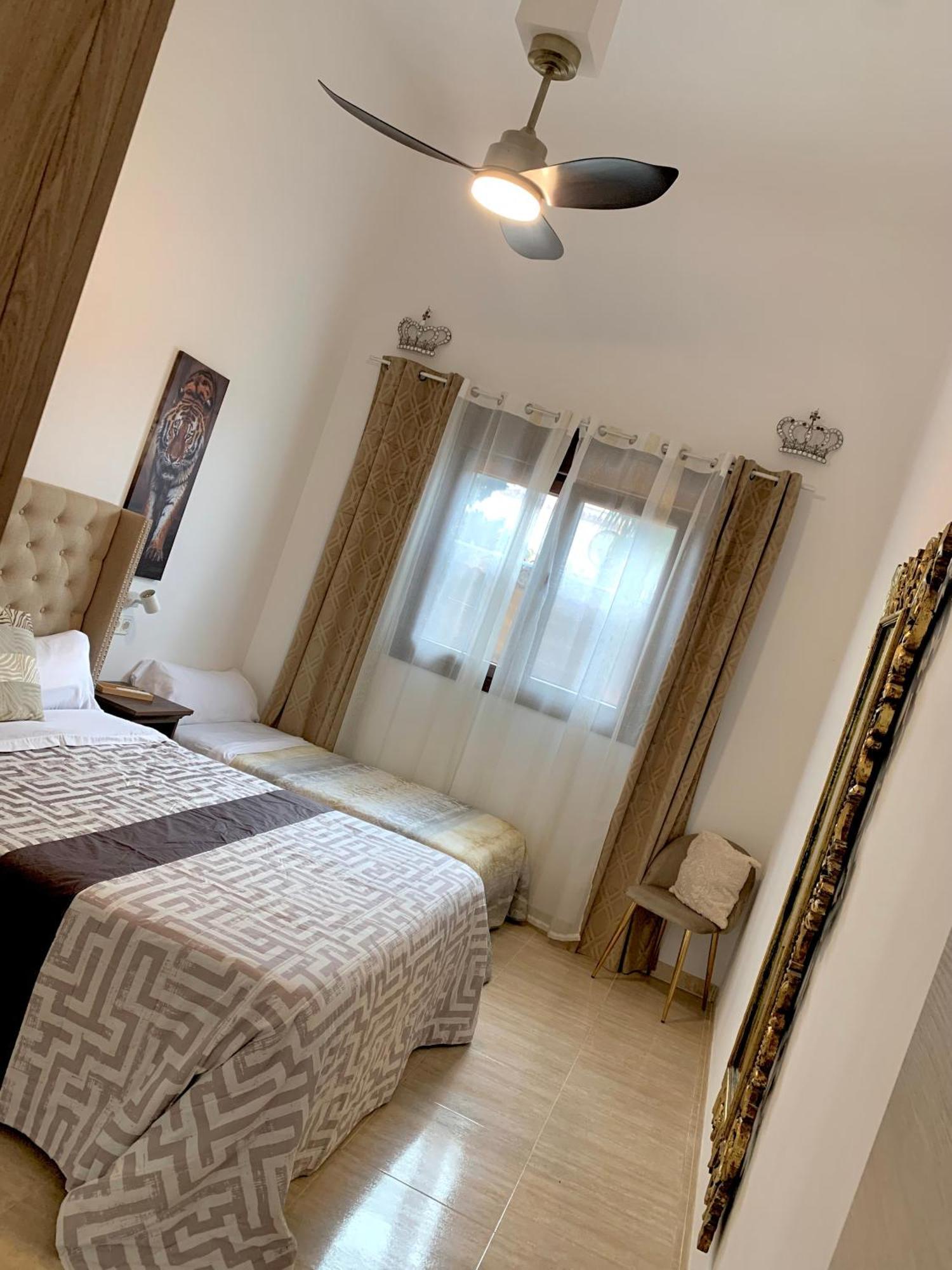 AMPLIA VIVIENDA NEW para12 pers a 4 min caminando de PLAYA con Terraza, Piscina Com, Wifi, Ventiladores de techo, Lavavajillas Roquetas de Mar Exterior foto